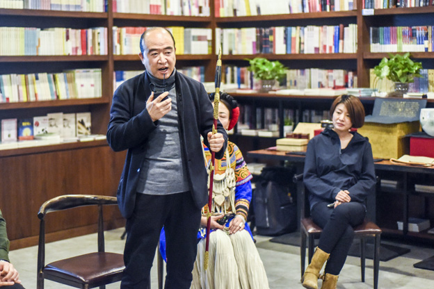 劉文濤：通過(guò)對(duì)每件兵器的復(fù)制，我們了解兵器造型與兵器制作的手藝，實(shí)現(xiàn)與古人的對(duì)話(huà)。