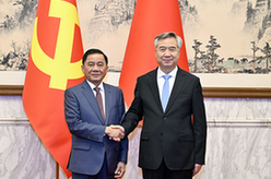 李希同越共中央政治局委員、中央書記處書記、中央檢查委員會主任陳錦繡舉行會談