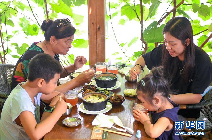 （在習近平新時代中國特色社會主義思想指引下——新時代新作為新篇章·習近平總書記關切事·圖文互動）（6）珍惜盤中餐，狠剎浪費風——各地積極行動堅決制止餐飲浪費