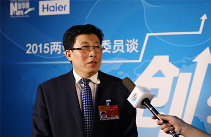 “面對(duì)這種新型的、農(nóng)業(yè)轉(zhuǎn)型的項(xiàng)目，政府各級(jí)部門也都在研究怎么落實(shí)，還有很多細(xì)節(jié)上的問題。”