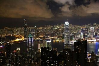 中央對(duì)香港行政長官是有標(biāo)準(zhǔn)的，是一貫的