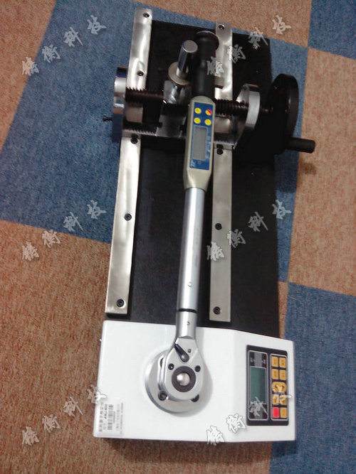 扭力扳手測(cè)量?jī)x圖片