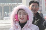 高清：衛(wèi)星發(fā)射成功 平壤街頭出現(xiàn)小規(guī)模慶?；顒? /></a></td>
</tr>
<tr>
<td height=
